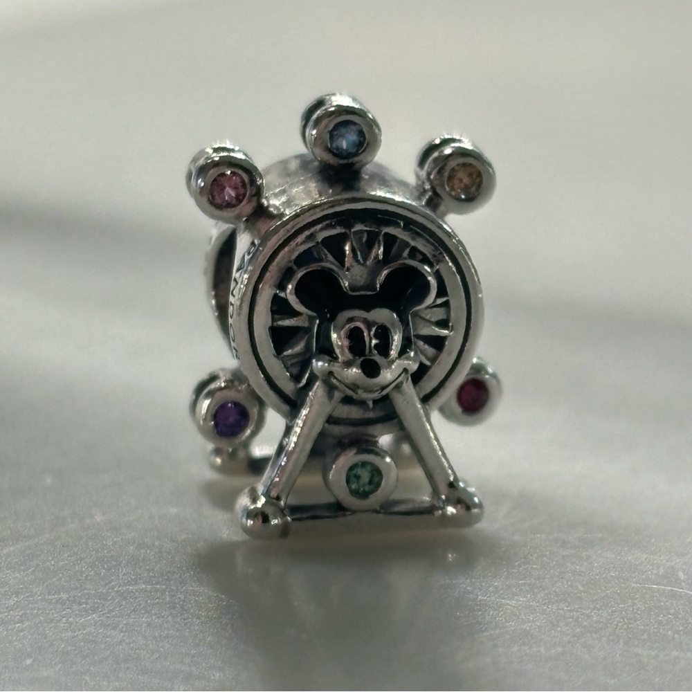 Pandora Disney exclusive Fun wheel charm 🎡